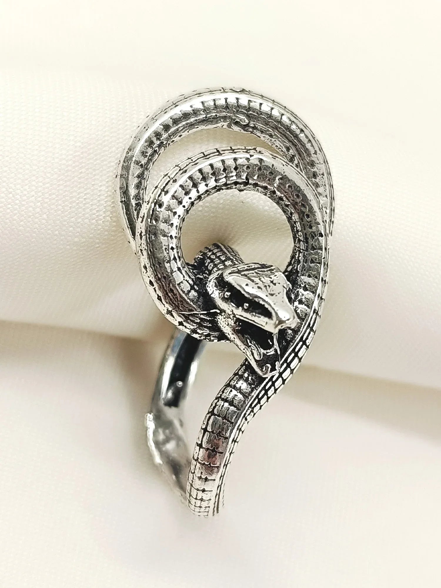 Ruchita Silver Western Finger Ring
