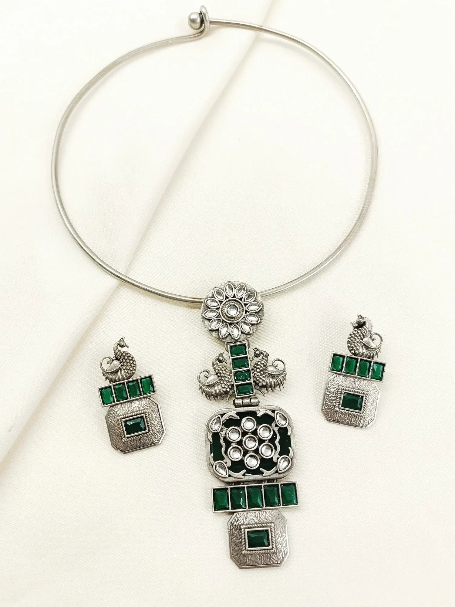 Ishi Green Oxidized Hasli Style Necklace Set