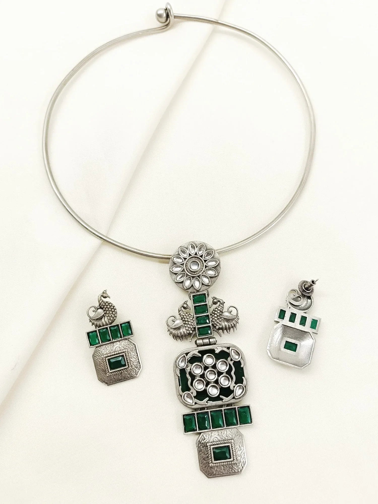 Ishi Green Oxidized Hasli Style Necklace Set