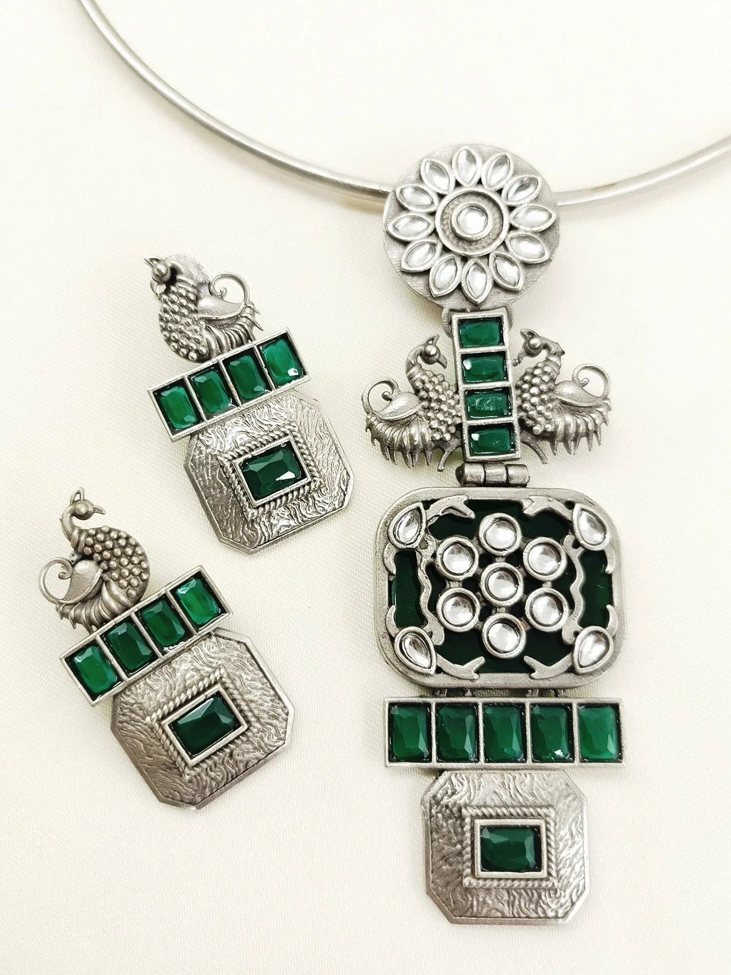 Ishi Green Oxidized Hasli Style Necklace Set