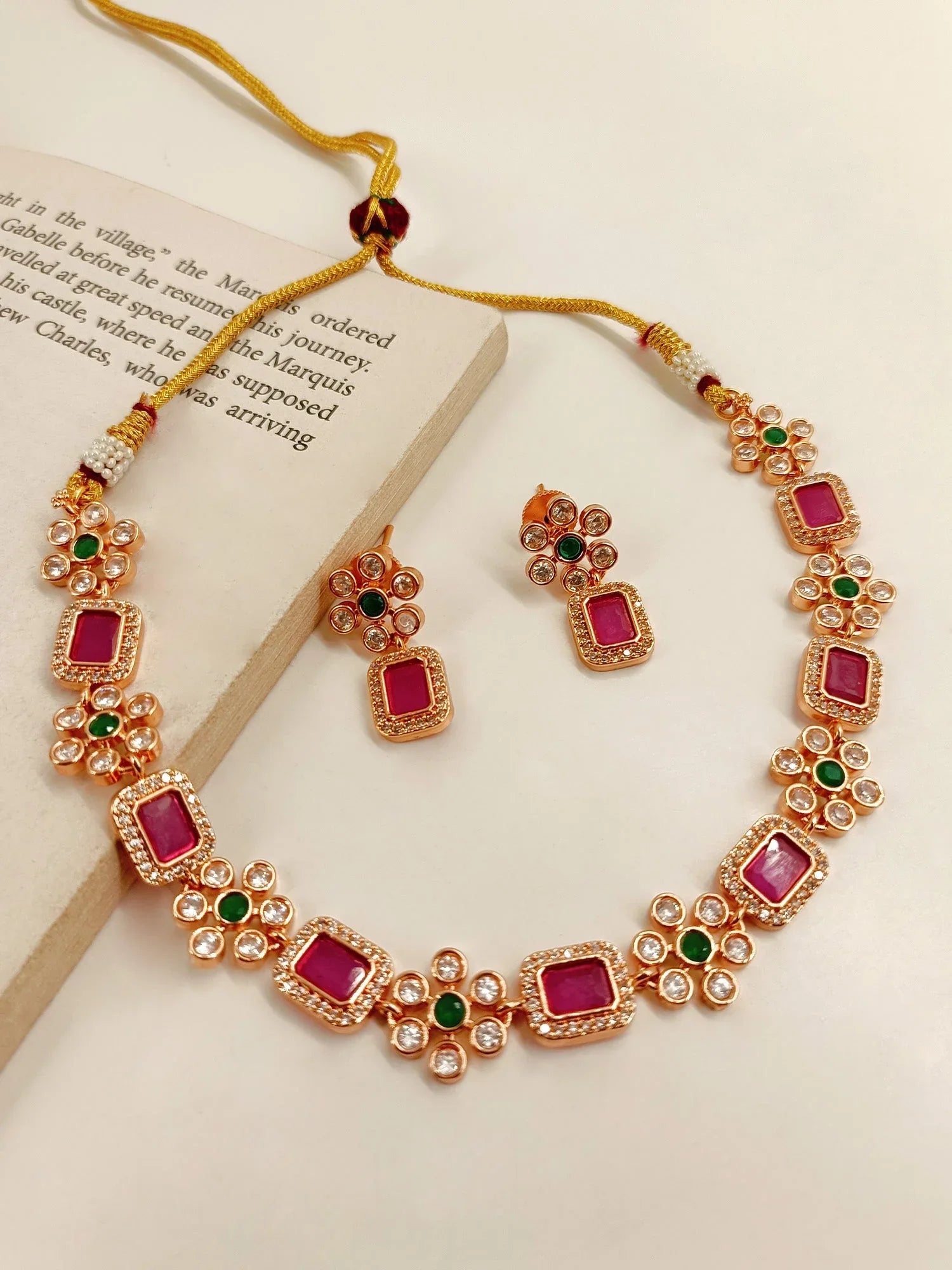 Saoirse R & G Antique Necklace Set