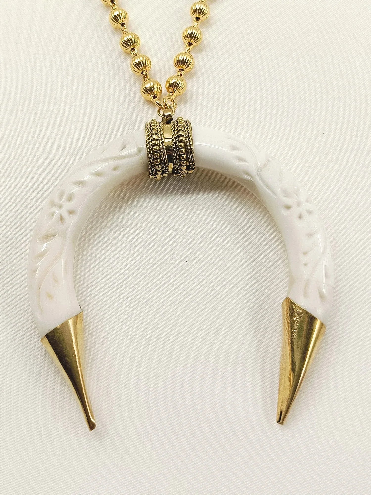 Rubyy White Bone Men's Neckpiece