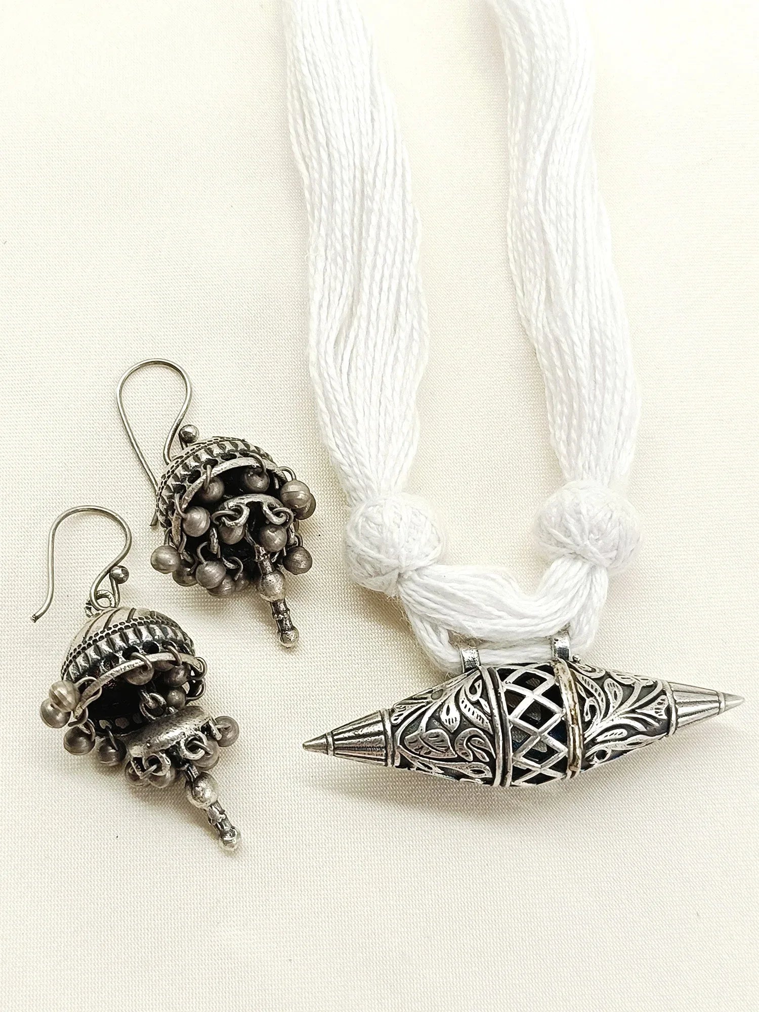 Sammi White Oxidized Necklace Set