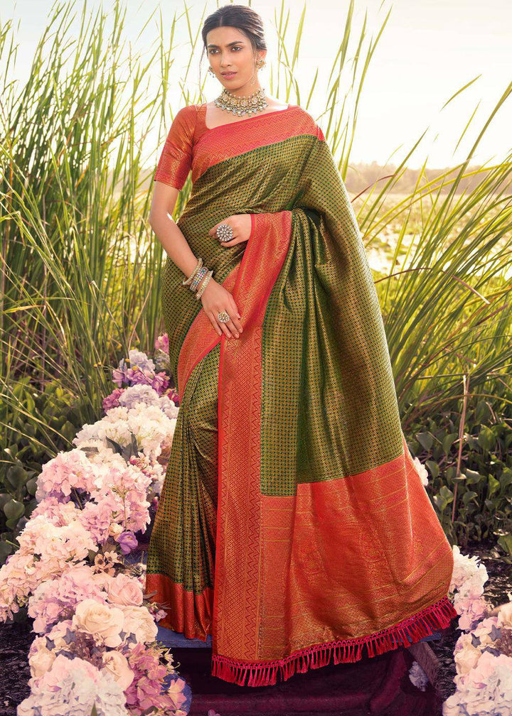 Crocodile Green Woven Kanjivaram Silk Saree With Contrast Border & Pallu | Stitched Blouse - qivii