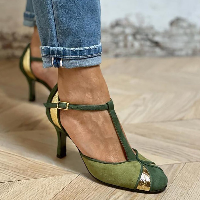 Taviana | Glanzende schoenen met T-banden en gesloten neus  - By Qivii