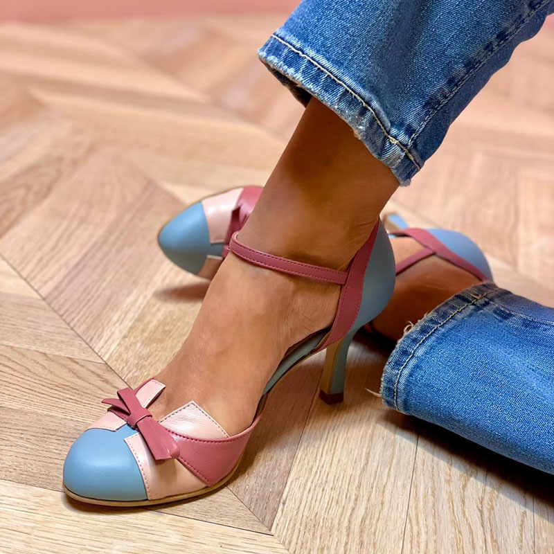 Bellarosa | Kleurrijke sandalen met knopen en bandjes, met ronde neus  - By Qivii