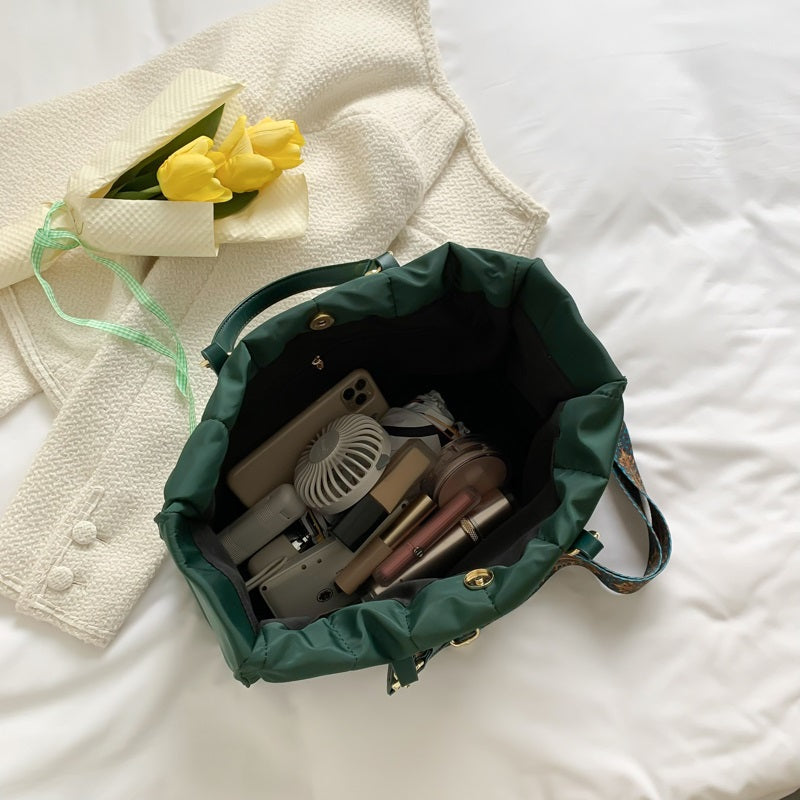 Lelah | Tote Bag  - By Qivii