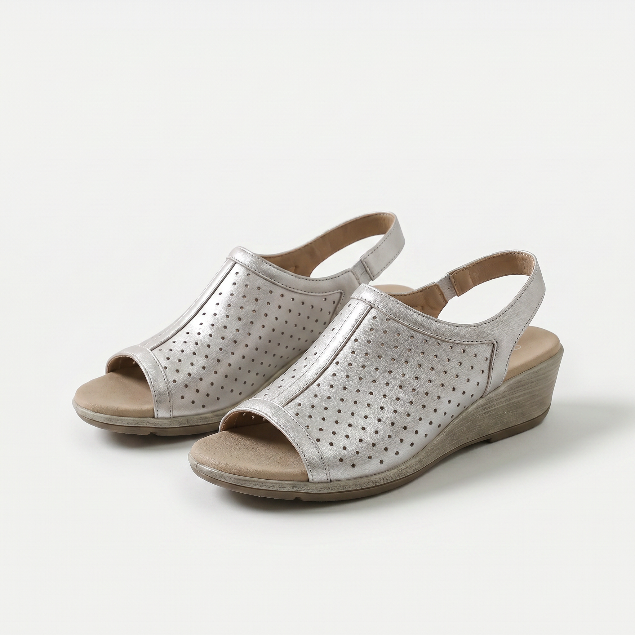 Hazel – Stille Raffinesse in zartem Grau  - By Qivii