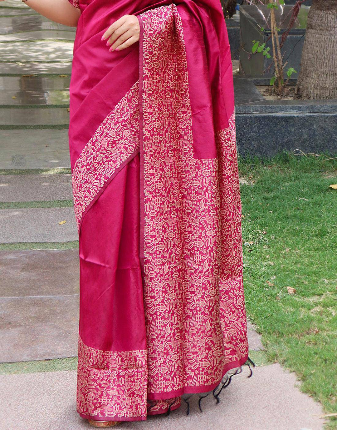 Hot Pink Handloom Raw Silk Saree | Stitched Blouse - qivii