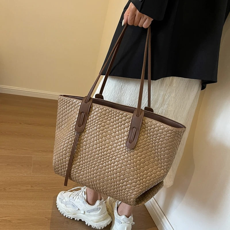 Lora | Tote Bag  - By Qivii