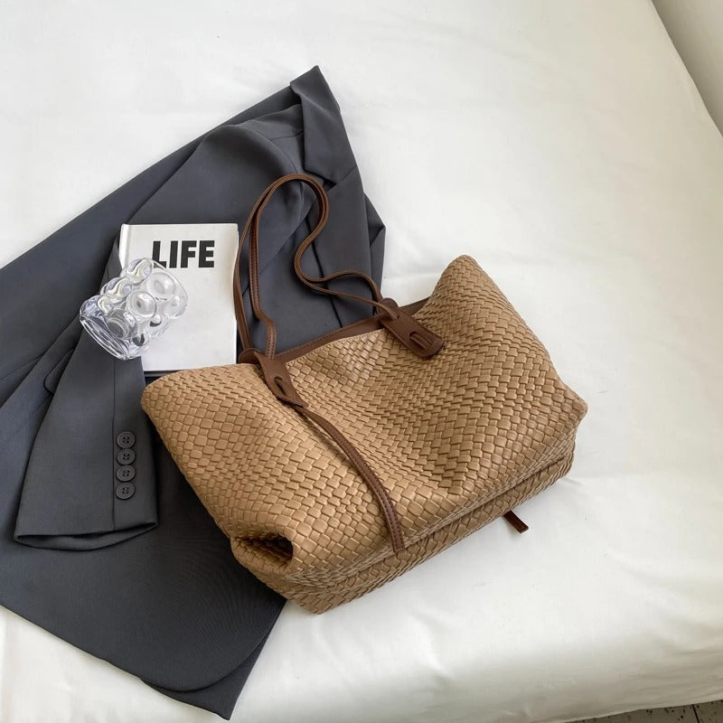 Lora | Tote Bag  - By Qivii