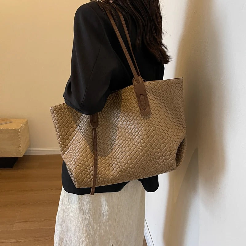 Lora | Tote Bag  - By Qivii