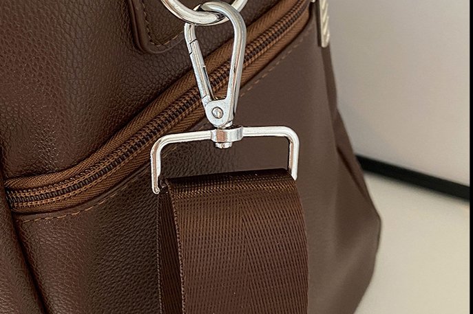 Large Capacity Fashionable Travel Bag  - By Qivii