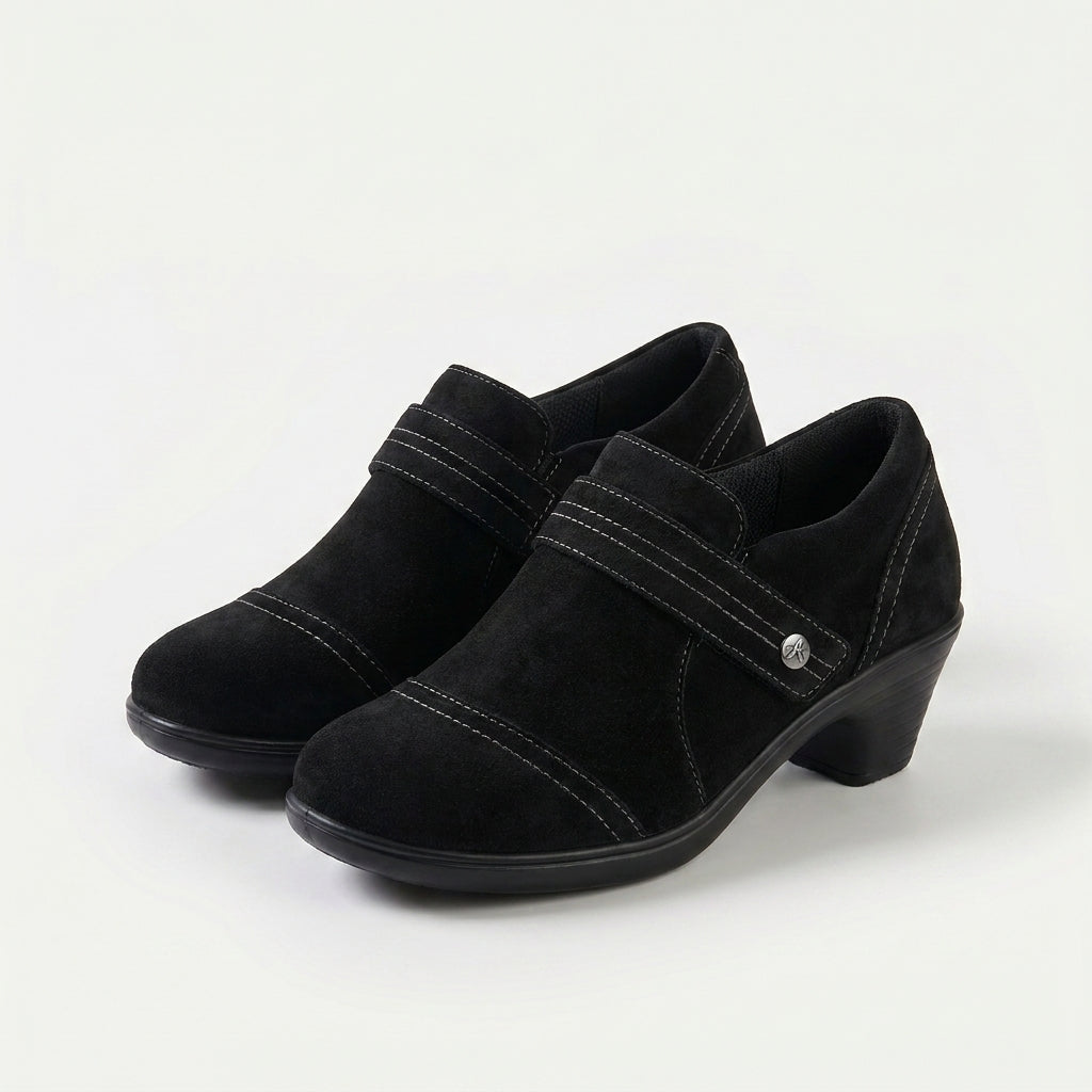 Eva – Warme Tiefe in leuchtendem Merlot  - By Qivii