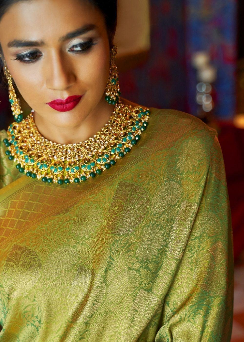 Olive Green and Golden Blend Woven Kanjivaram Soft Silk Saree : Top Pick | Stitched Blouse - qivii