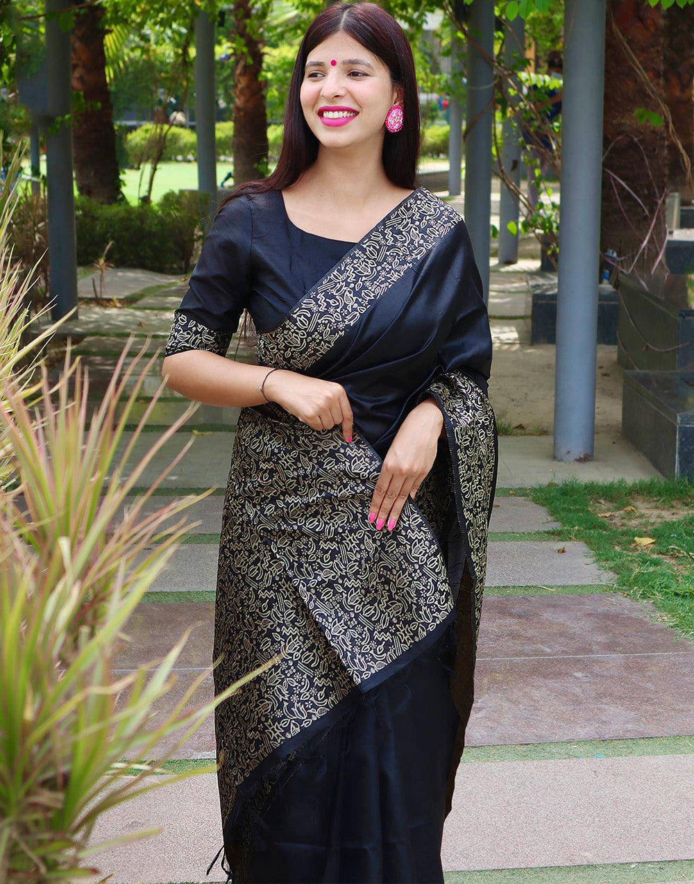 Onyx Black Handloom Raw Silk Saree | Stitched Blouse - qivii