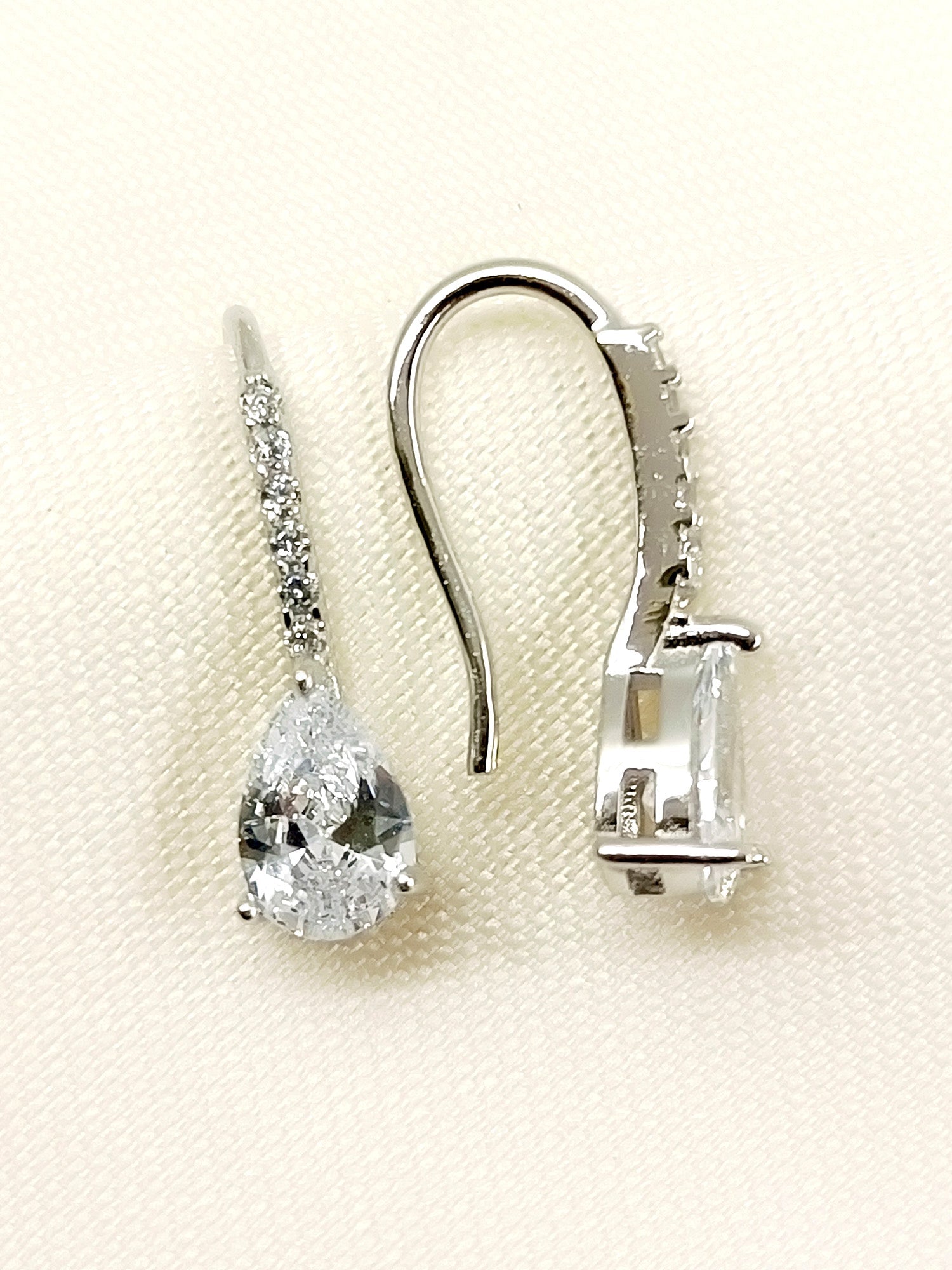 Sahara 92.5 Silver Swarovski Stone Earrings - qivii