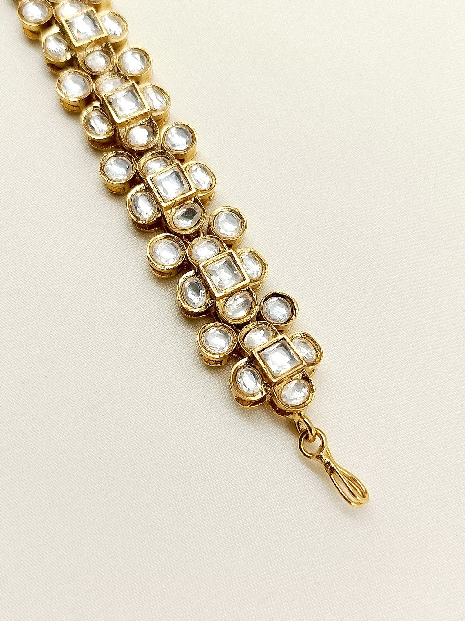 Jisha White Kundan Sheeshpatti