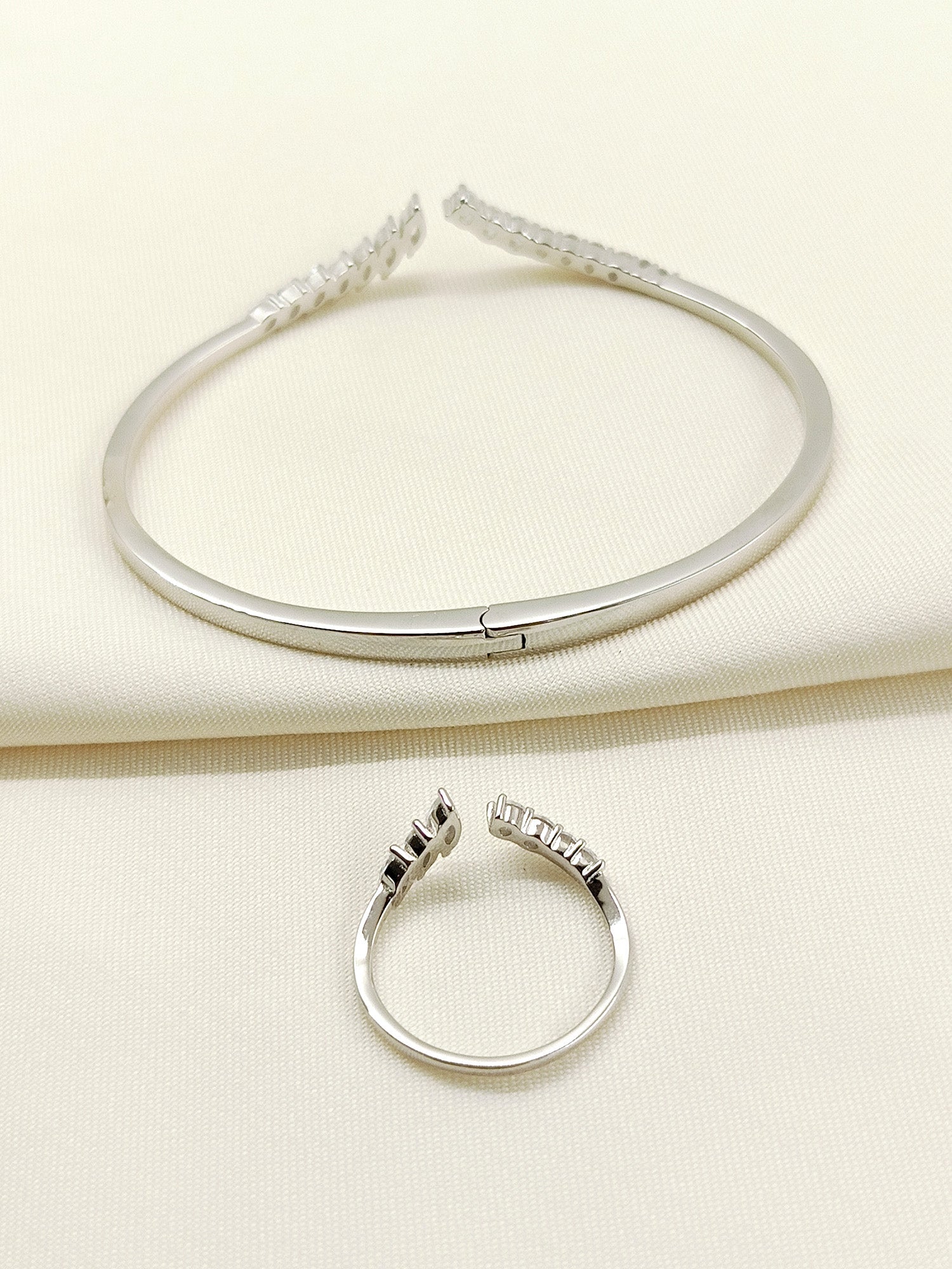 Navdha 92.5 Silver Swarovski Stone Bracelet With Finger Ring - qivii