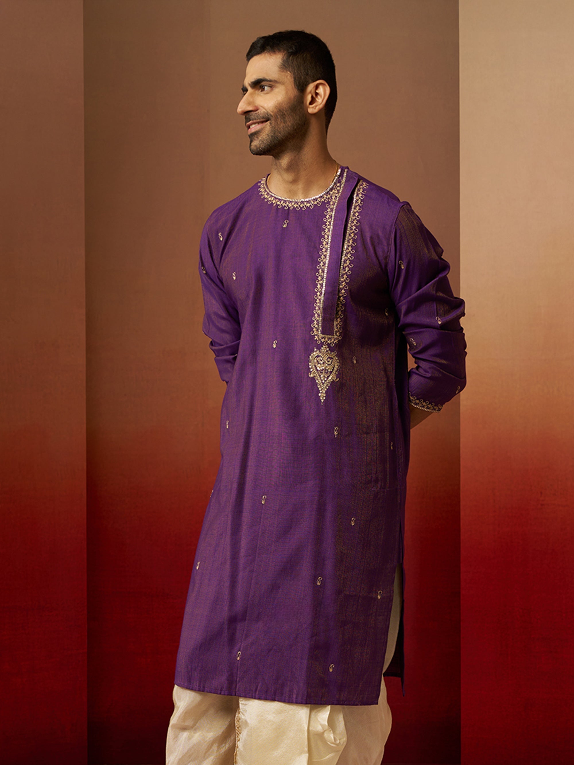 Vastramay Men Purple Hand Embroidered Kurta