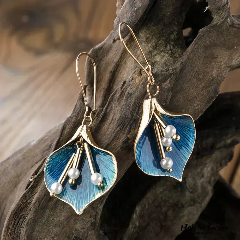 Oorbellen in goud en blauw met parels  - By Qivii