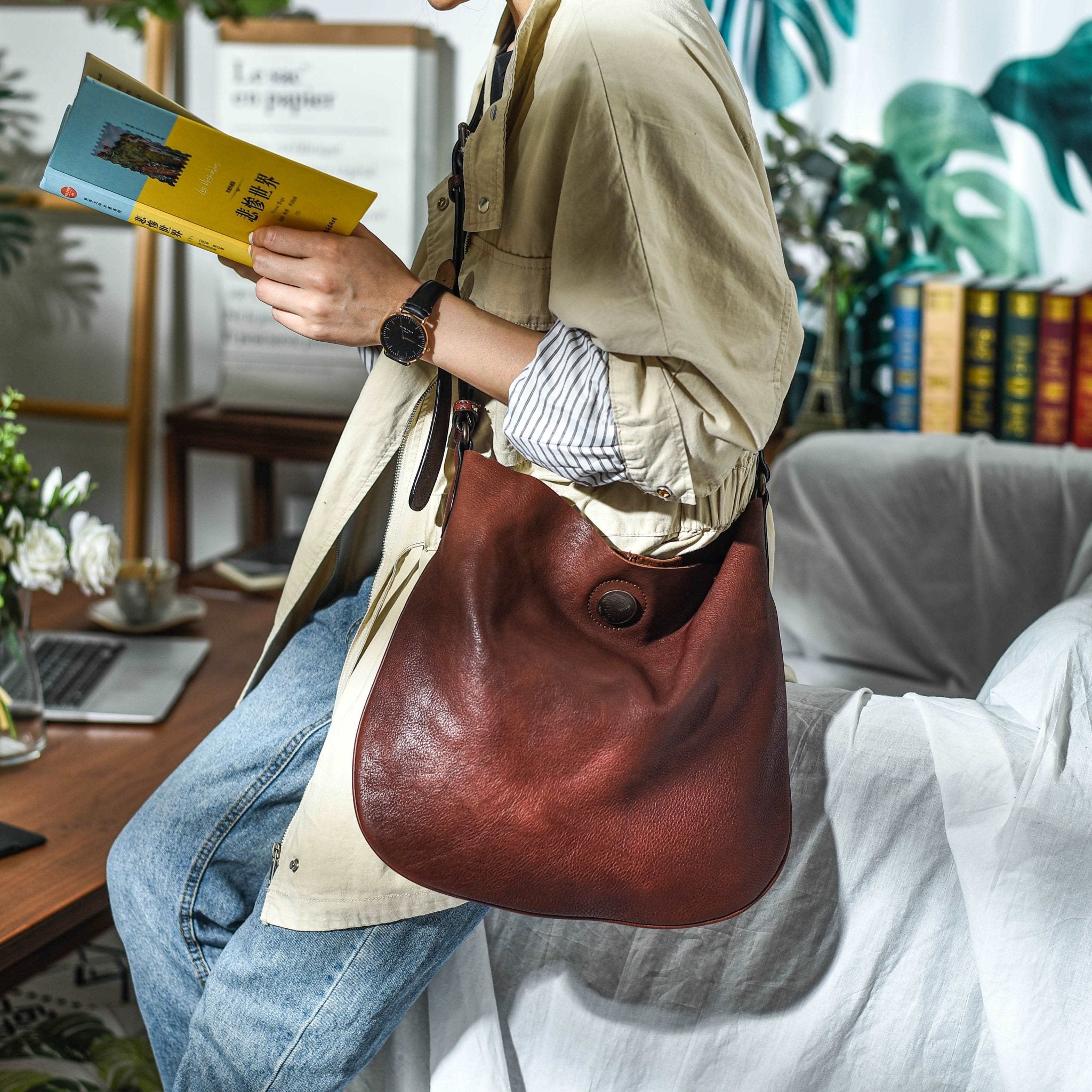Women's Luxury Retro Leather One Shoulder Messenger Bag  - By Qivii