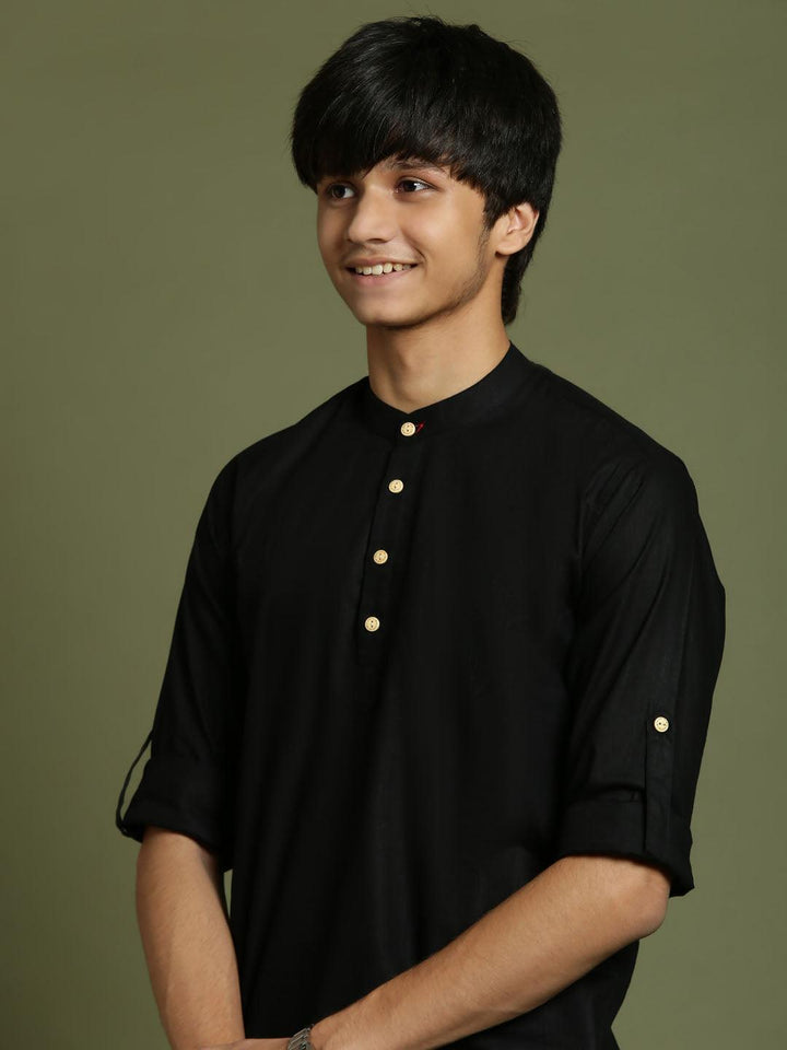 YUVA By VASTRAMAY Boys Black Short Kurta - qivii