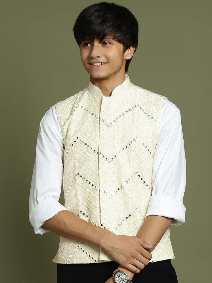 Yuva By VASTRAMAY Boys' Cream Mirror Work Ethnic Jacket - qivii