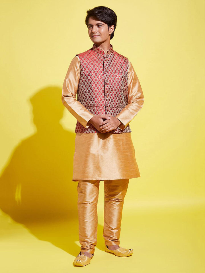 YUVA BY VASTRAMAY Boys' Rose Gold Silk Blend Kurt Pyjama And Maroon Nehru Jacket Set - qivii