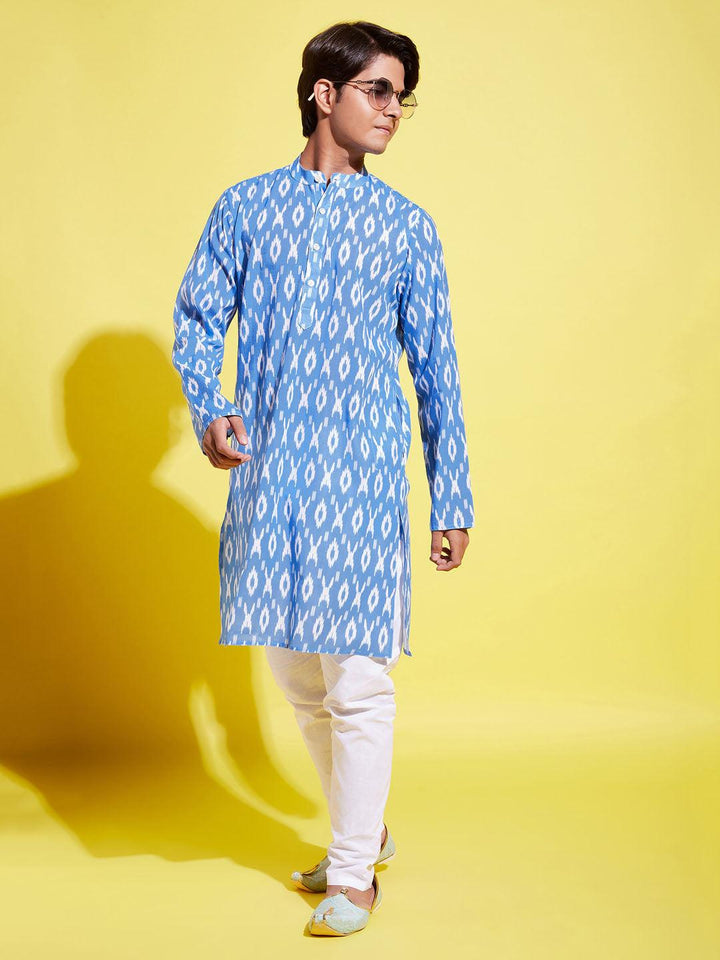 YUVA BY VASTRAMAY Boys Traditional Ikkat Print Flat Collar Kurta And Pyjama Set - qivii