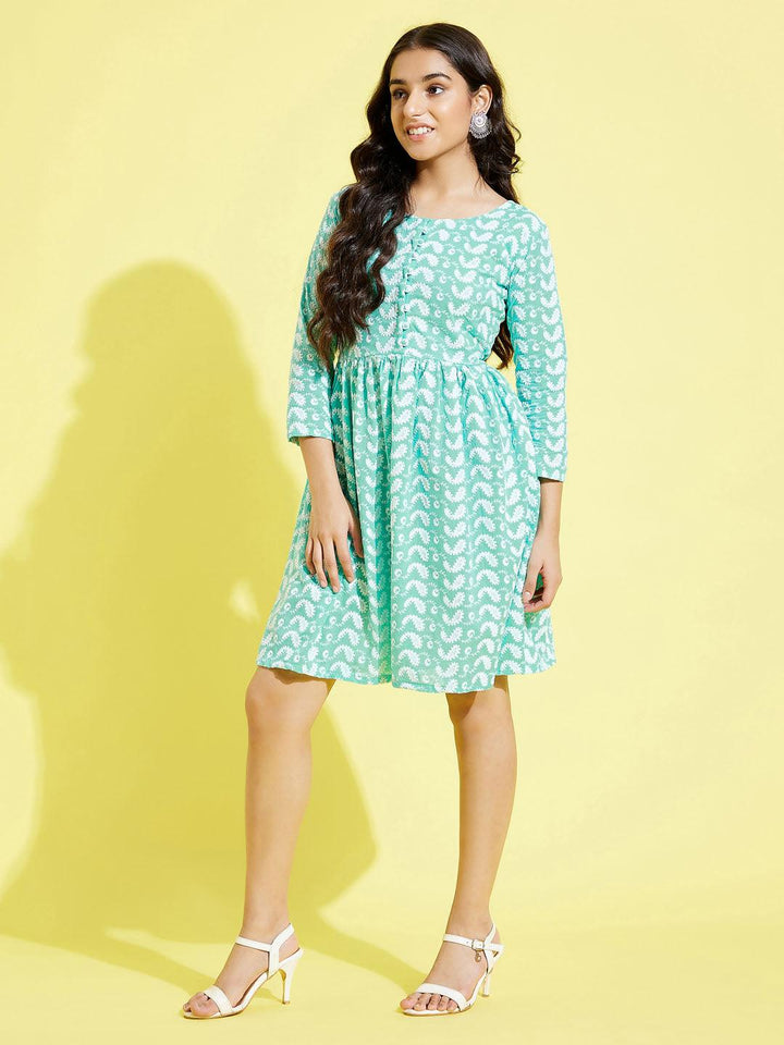 YUVA BY VASTRAMAY Girl's Green Pure Cotton Chikankari kurta - qivii