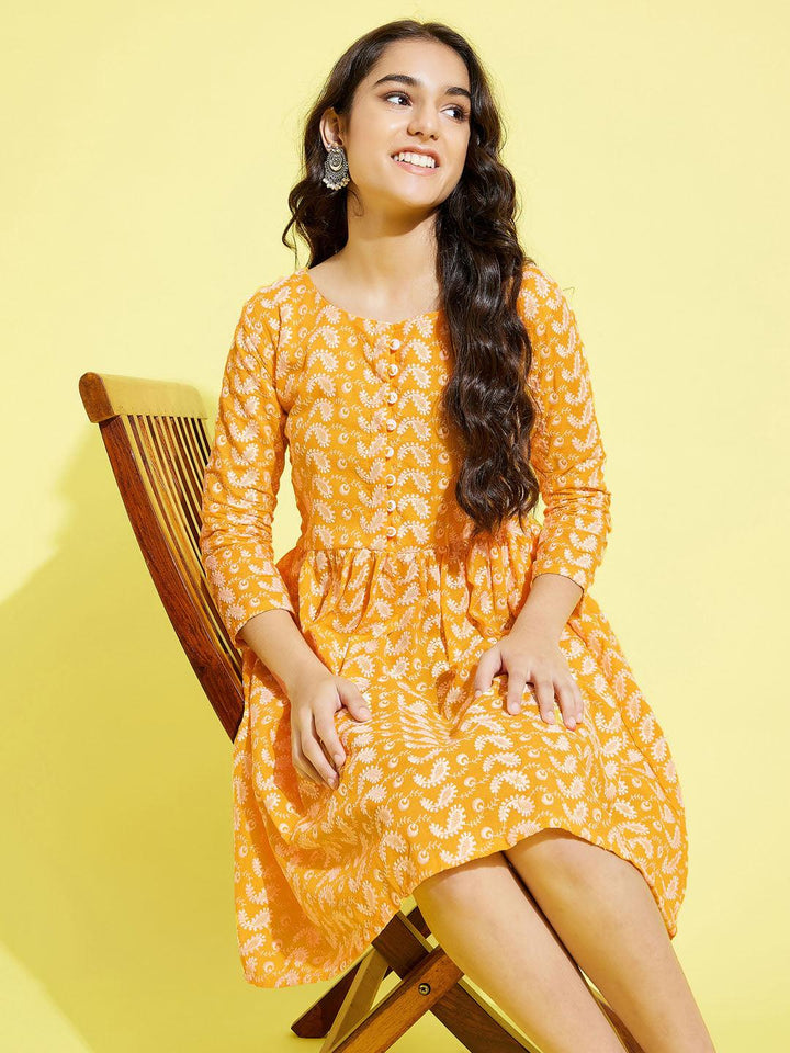 YUVA BY VASTRAMAY Girl's Orange Pure Cotton Chikankari kurta - qivii