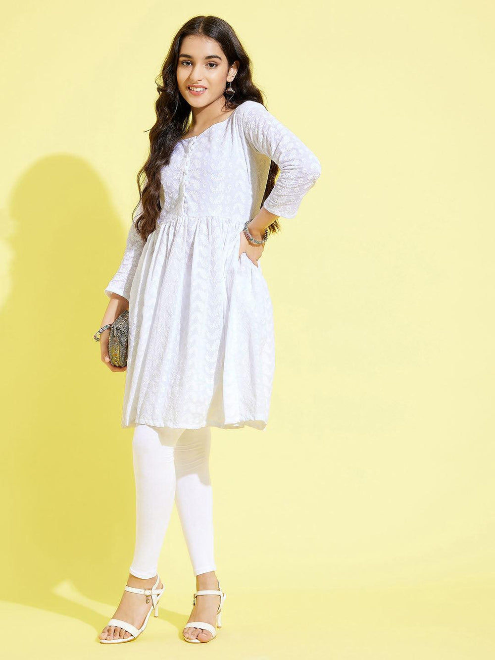 YUVA BY VASTRAMAY Girl's White Pure Cotton Chikankari kurta With Leggings Set - qivii