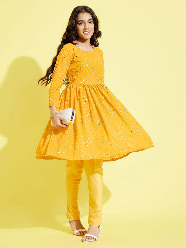 YUVA BY VASTRAMAY Girl's Yellow Mirror Kurta Pyjama Set - qivii