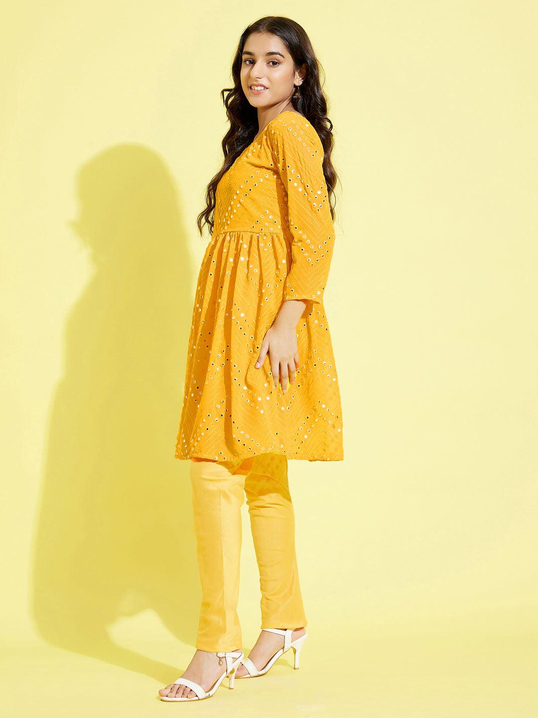 YUVA BY VASTRAMAY Girl's Yellow Mirror Kurta Pyjama Set - qivii