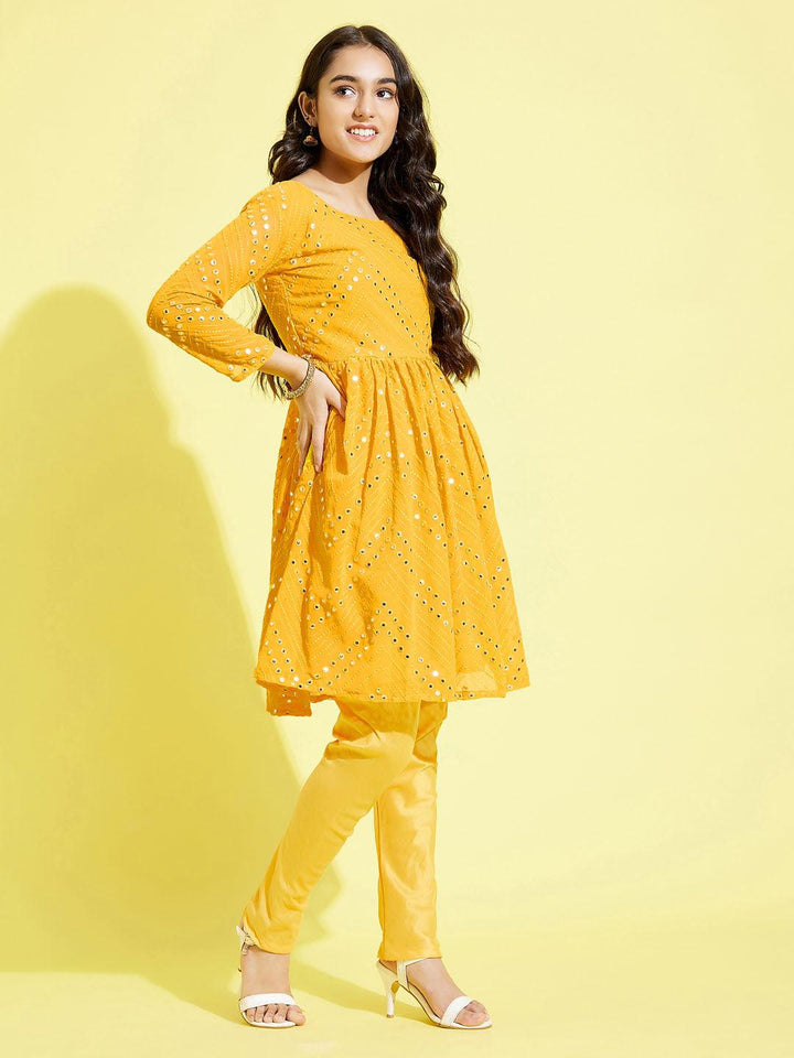 YUVA BY VASTRAMAY Girl's Yellow Mirror Kurta Pyjama Set - qivii