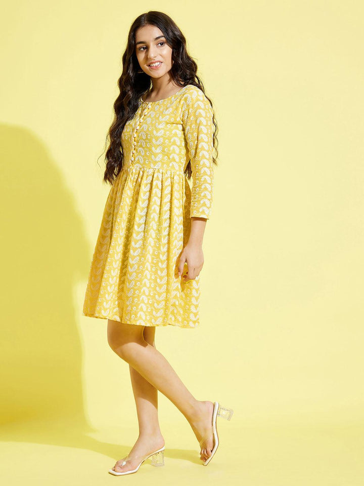 YUVA BY VASTRAMAY Girls Mustard Pure Cotton Chikankari kurta - qivii