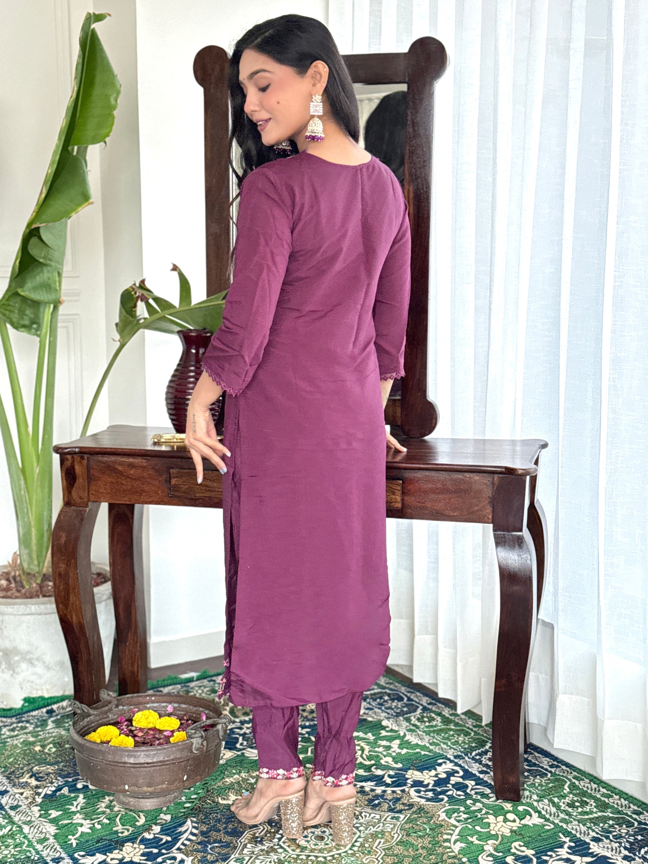 Matching chanderi silk pant for a seamless finish to the ensemble