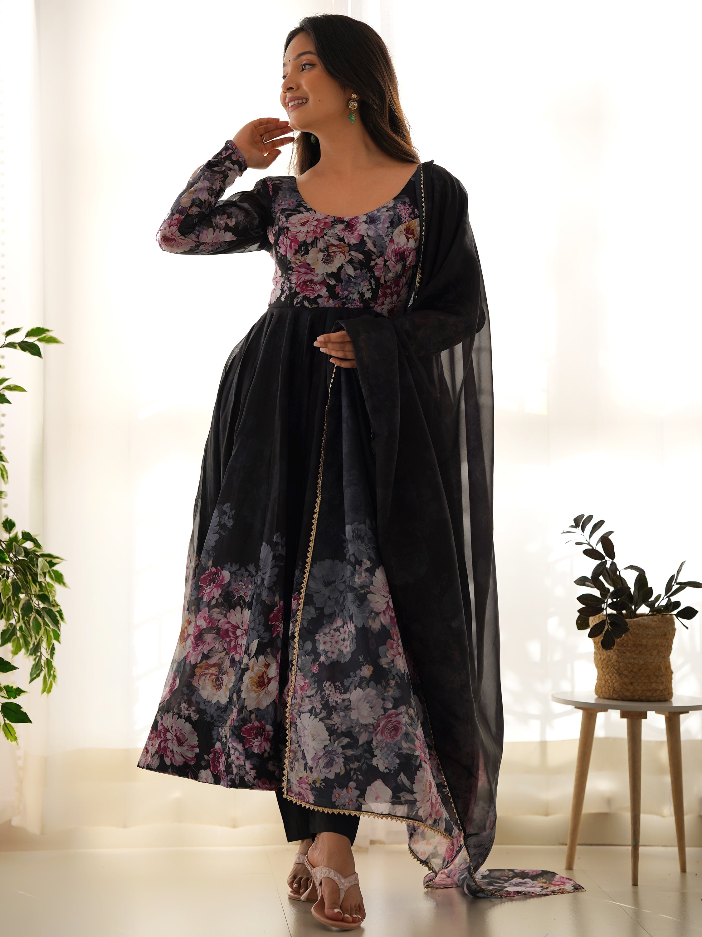 Perfect outfit to make you look and feel exceptional, highlighting your sophistication
