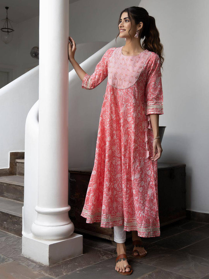 Aneesah Pink Tiered Printed Kurta - Uboric