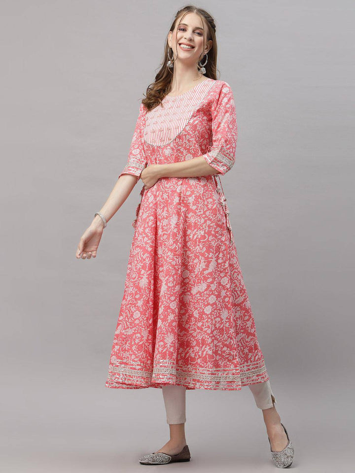 Aneesah Pink Tiered Printed Kurta - Uboric