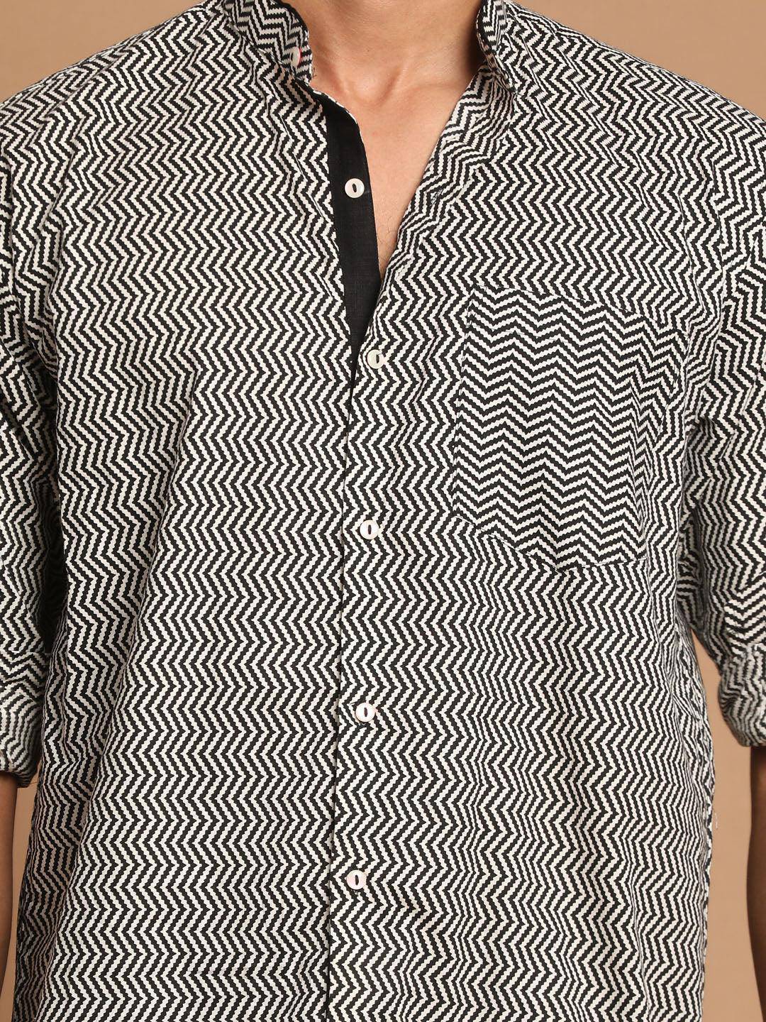 SHVAAS By VASTRAMAY Men's Black zig-zag Printed Shirt - Uboric