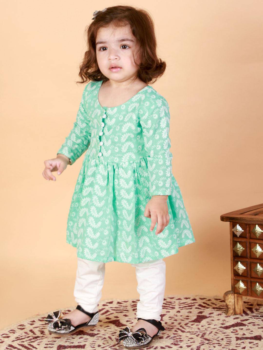 VASTRAMAY SISHU Girl's Green And White Chikankari Kurta Pyjama Set - Uboric